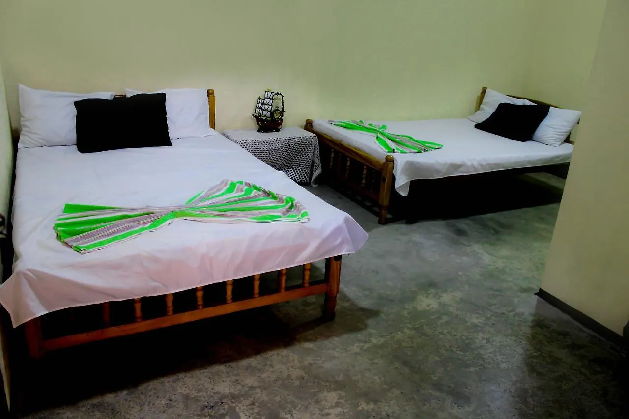 J Hostel Kandy 0*,